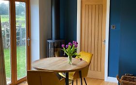 Sawley In The Forest Of Bowland - Cosy Cottage.